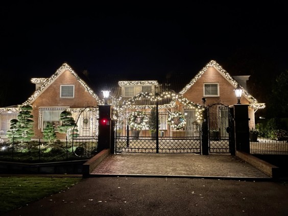 Nederlanders massaal aan de kerstversiering in coronatijd