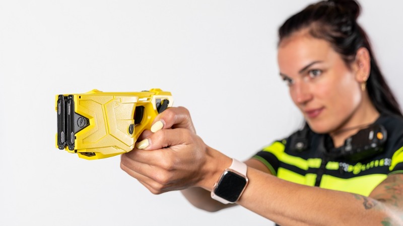 Politie neemt stroomstootwapen in gebruik