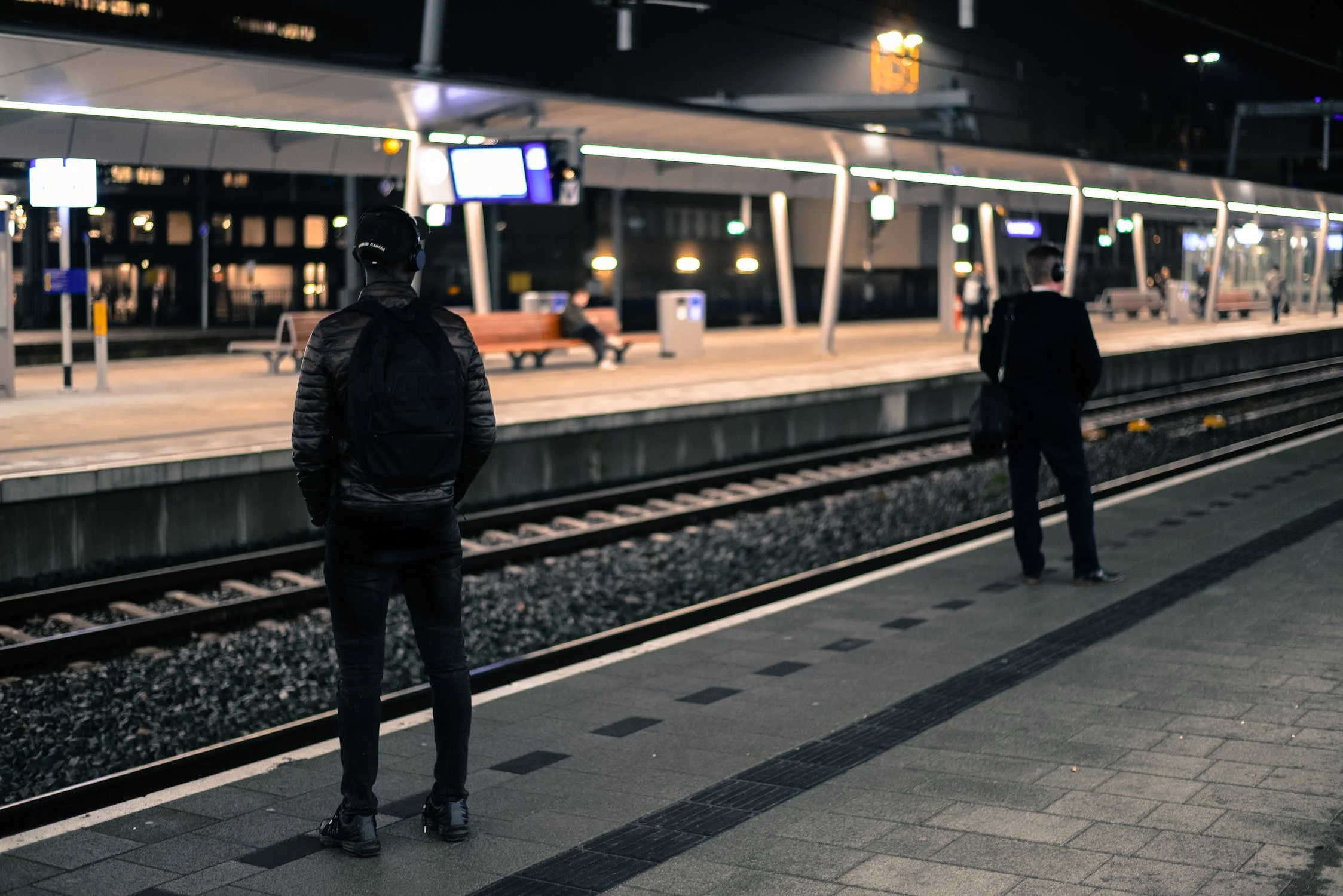 train-station-netherlands-platform-722707