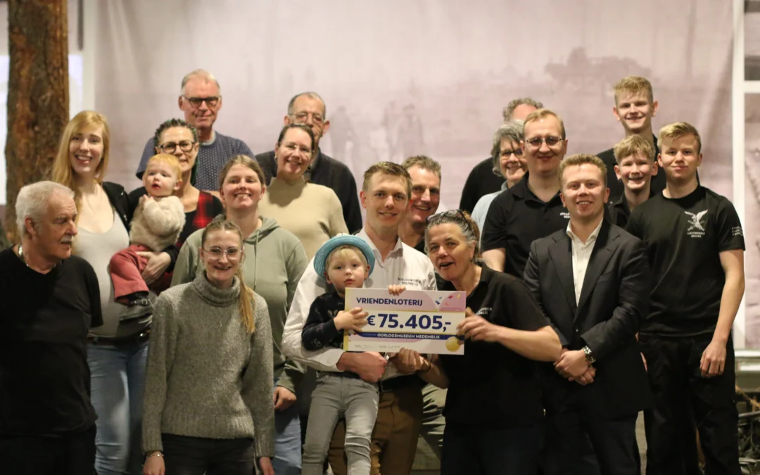 Oorlogsmuseum Medemblik ontvangt eerste cheque van de VriendenLoterij