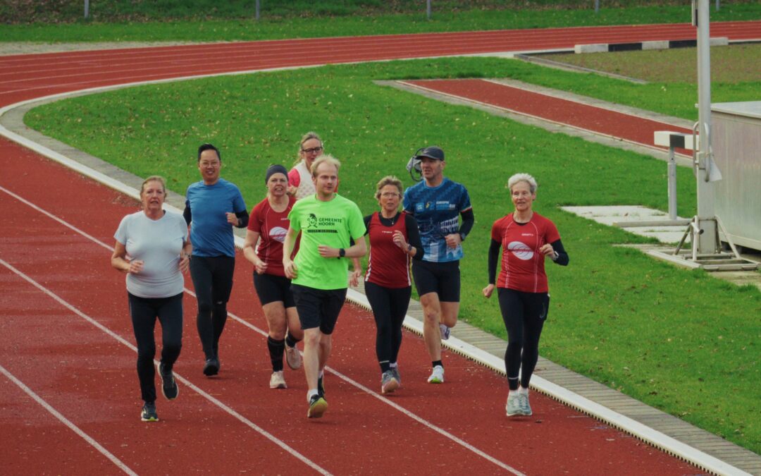 Atletiekvereniging Hollandia brengt het Bevrijdingsvuur uit Wageningen naar Hoorn